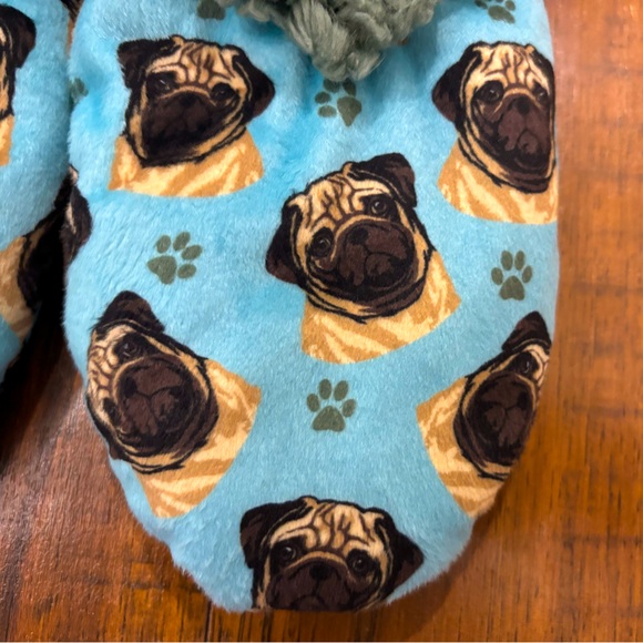 NWT Comfies Sherpa Pug Dog Paw Print Slippers, Blue and Tan, One Size - Picture 2 of 6
